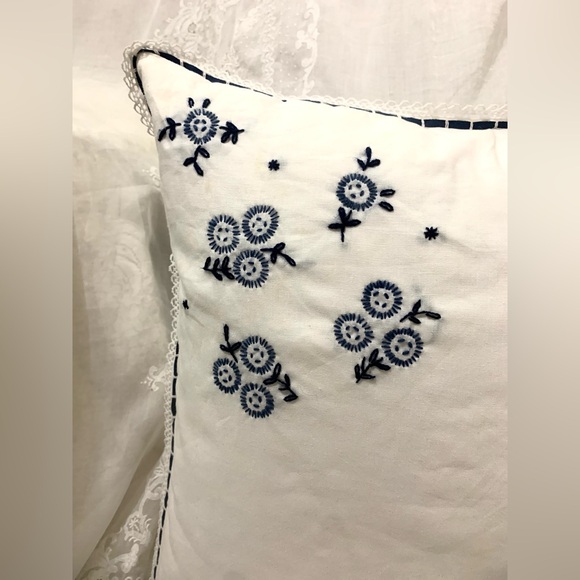 Ralph lauren Cote D’Azure accent pillow white linen embroidered 20” x 20” - Picture 3 of 13